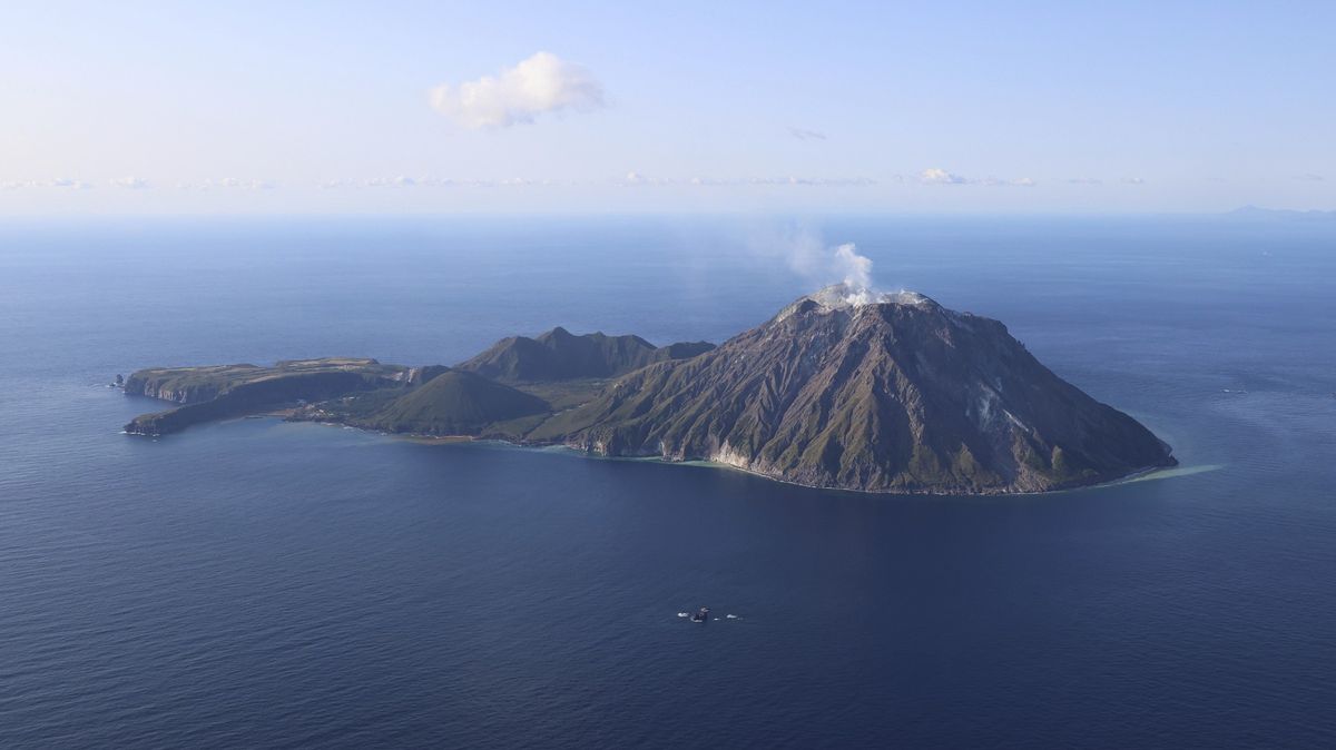 Podmořská erupce vytvořila nedaleko Iwodžimy nový ostrůvek